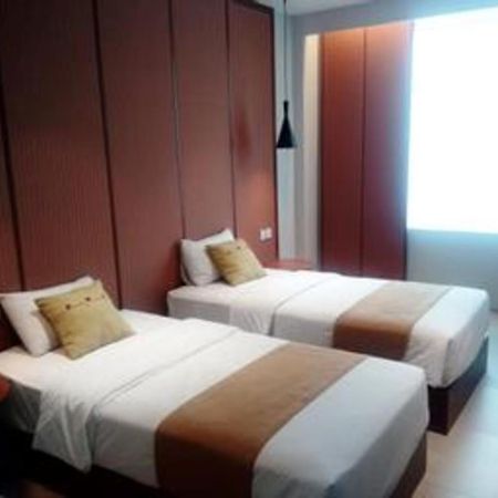 Hotel Cemerlang Бандунг Экстерьер фото