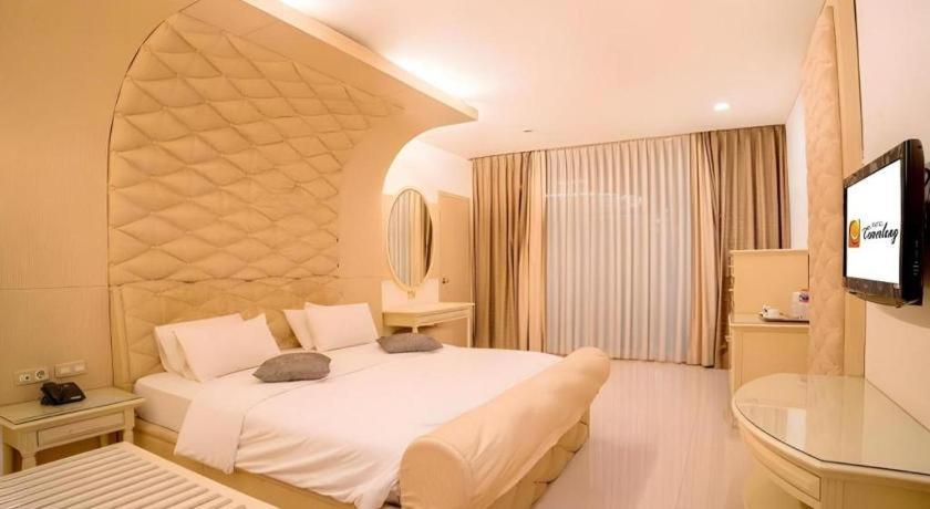 Hotel Cemerlang Бандунг Экстерьер фото