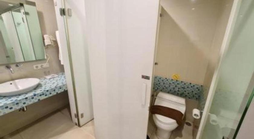 Hotel Cemerlang Бандунг Экстерьер фото