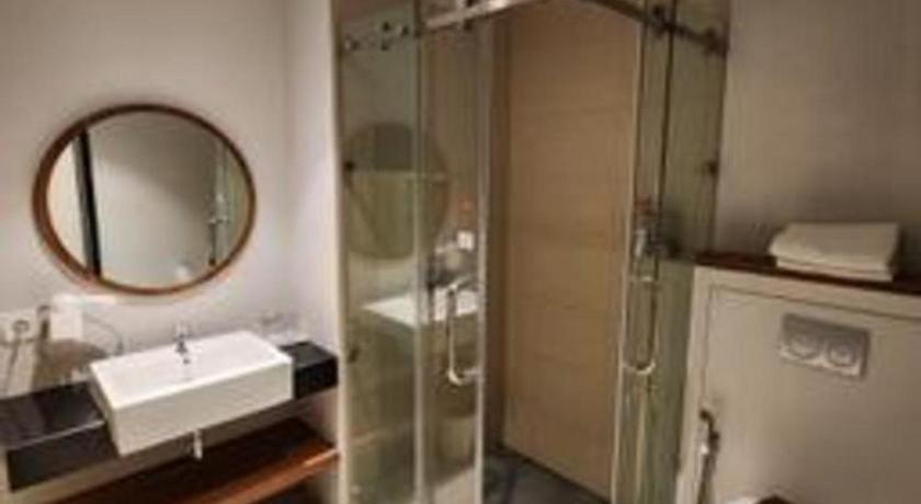 Hotel Cemerlang Бандунг Экстерьер фото